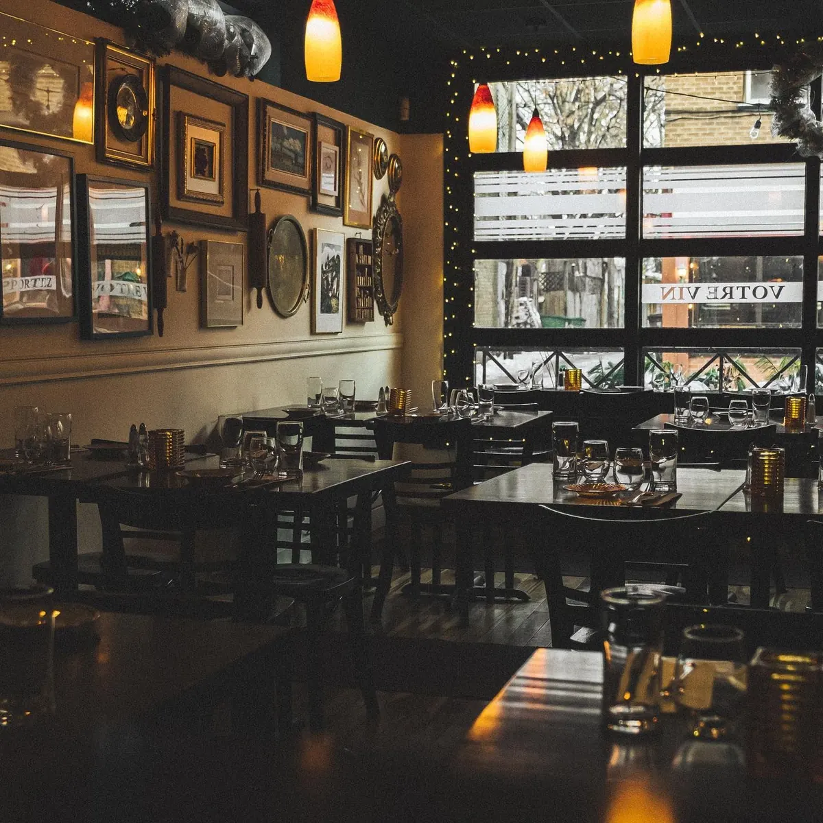 The dining room at night, garlands and windows onto Duluth